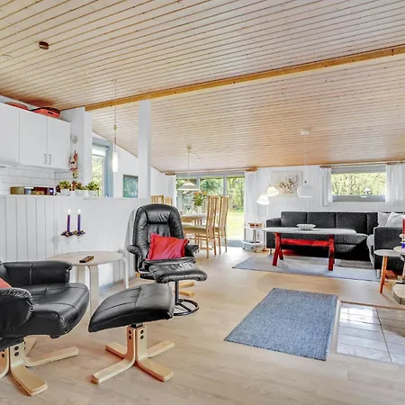 3 Bedroom Beautiful In Hébergement de vacances *