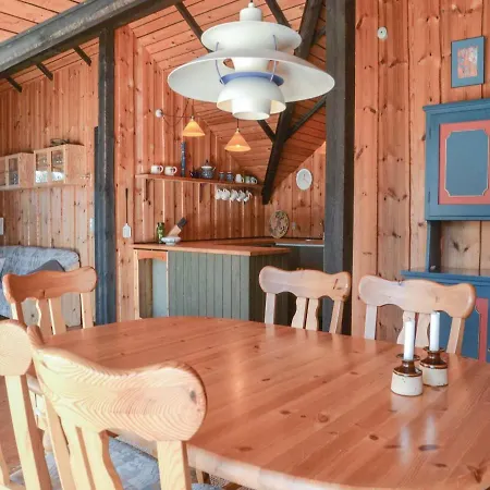 Сasa de vacaciones Three-bedroom Holiday In *